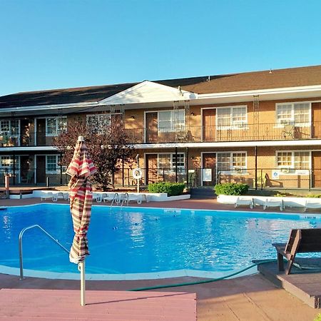 Budget Host East End Hotel In Riverhead  Kültér fotó