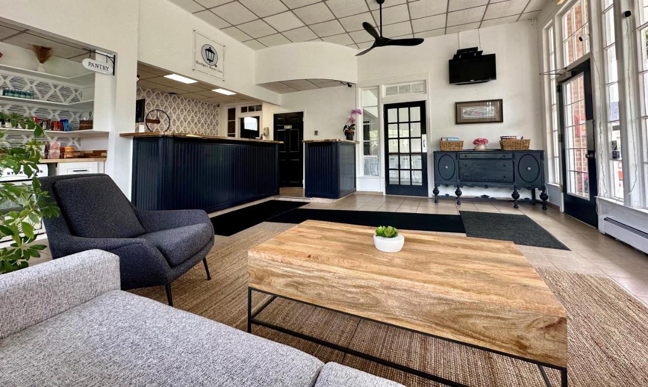 Budget Host East End Hotel In Riverhead  Kültér fotó