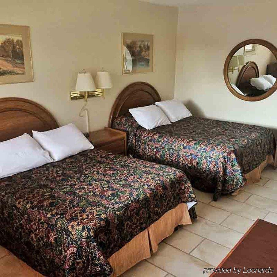 Budget Host East End Hotel In Riverhead  Kültér fotó
