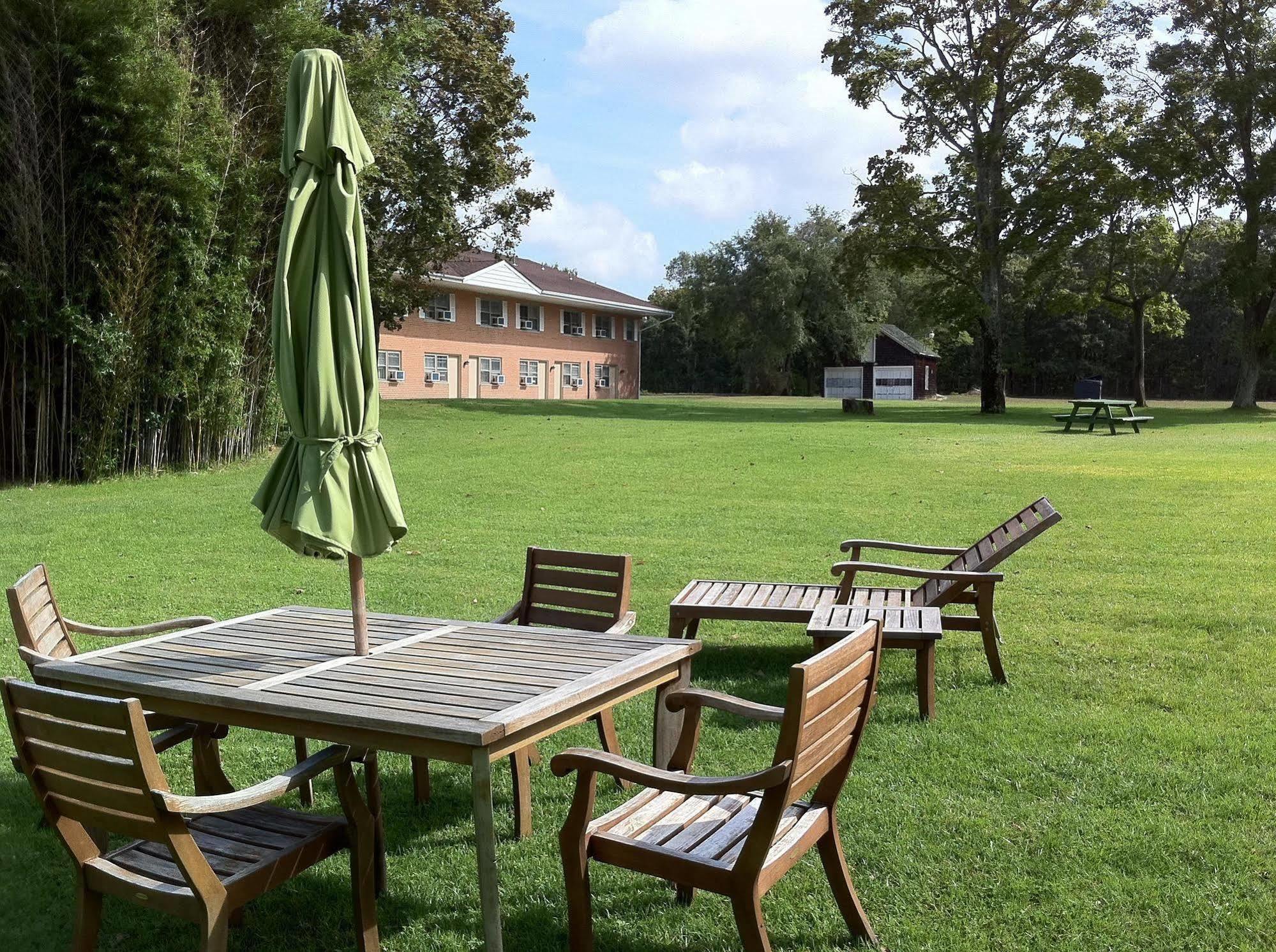 Budget Host East End Hotel In Riverhead  Kültér fotó