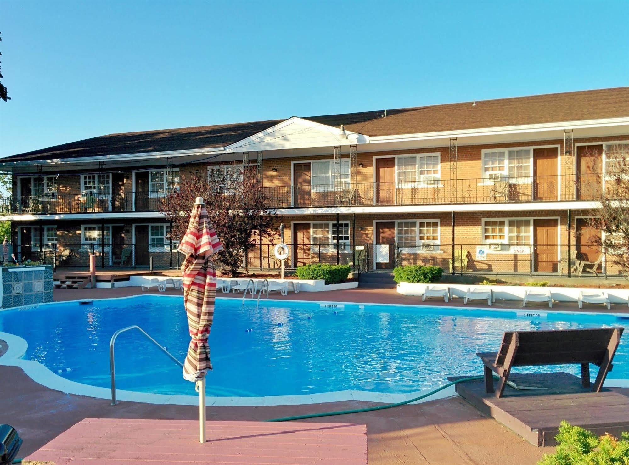 Budget Host East End Hotel In Riverhead  Kültér fotó